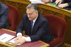 Orbán Viktor miniszterelnök az alaptörvény hetedik módosításáról szóló végszavazáson az Országgyűlés plenáris ülésén (MTI Fotók: Kovács Tamás)
