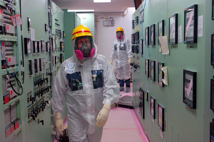 Sági László, a Nemzetközi Atomenergia-ügynökség képviseletében ellenőrzi a fukusimai atomerőművet 2013-ban (Fotó: IAEA)