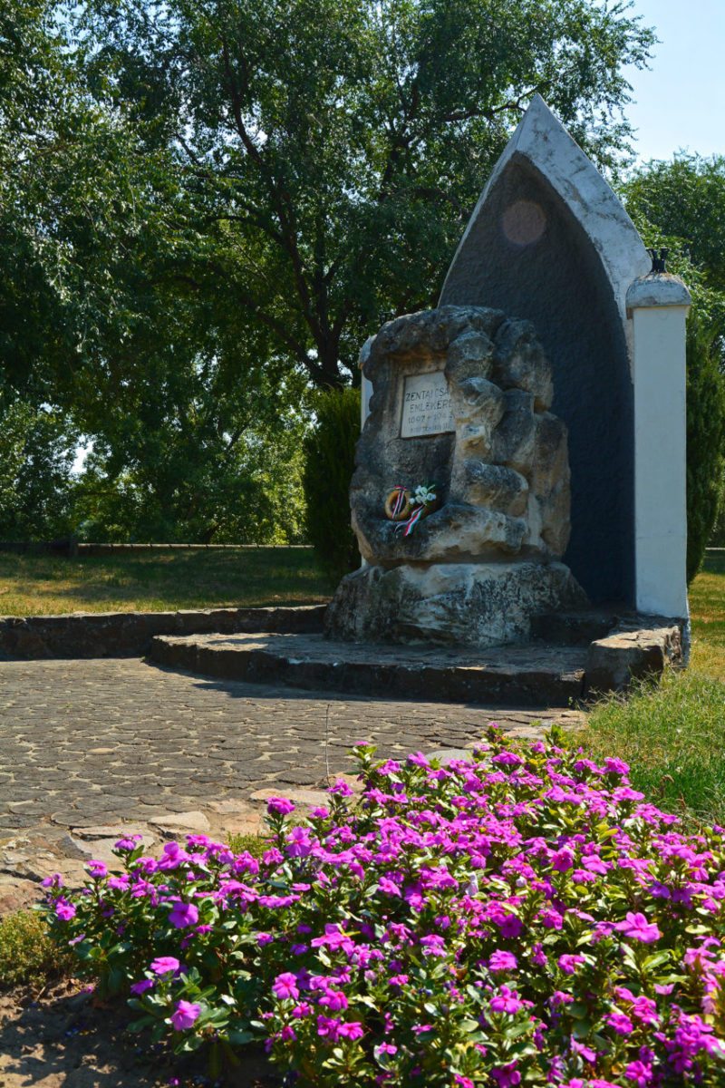 A zentai csata első emlékműve (Fotó: SZMSZ)