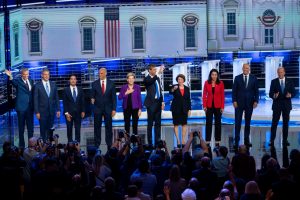 A demokrata elnökjelöltek első tévévitájának első csoportja a. Miami, 2019. június 26. (Fotó: Doug Mills, New York Times)