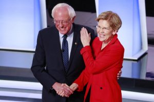 Bernie Sanders és Elizabeth Warren a detroiti vita előtt (Fotó: Lucas Jackson, Reuters)