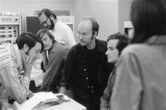A UCLA mérnökei a teletype körül (Fotó: UCLA/Reuters)